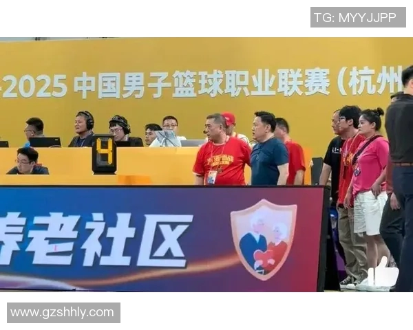 CBA北京与广州激烈对抗赛引发球迷冲突事件回顾与分析 CBA北京与广州激烈对抗赛引发球迷冲突事件回顾与分析